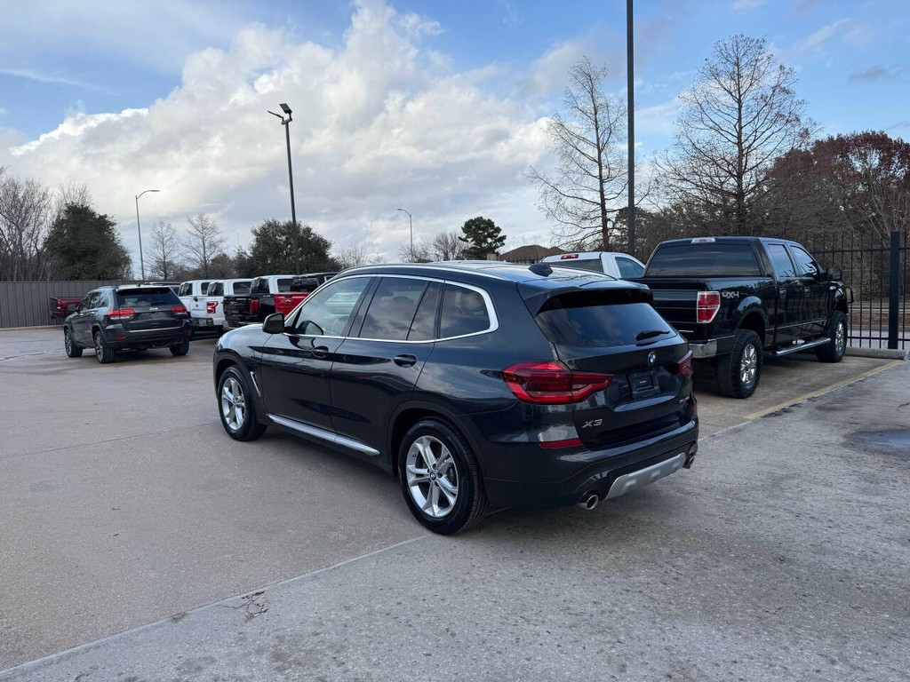 BMW X3 Vehicle Full-screen Gallery Image 04