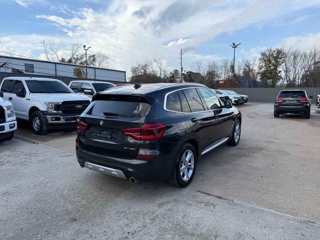 BMW X3 Vehicle Full-screen Gallery Image 05