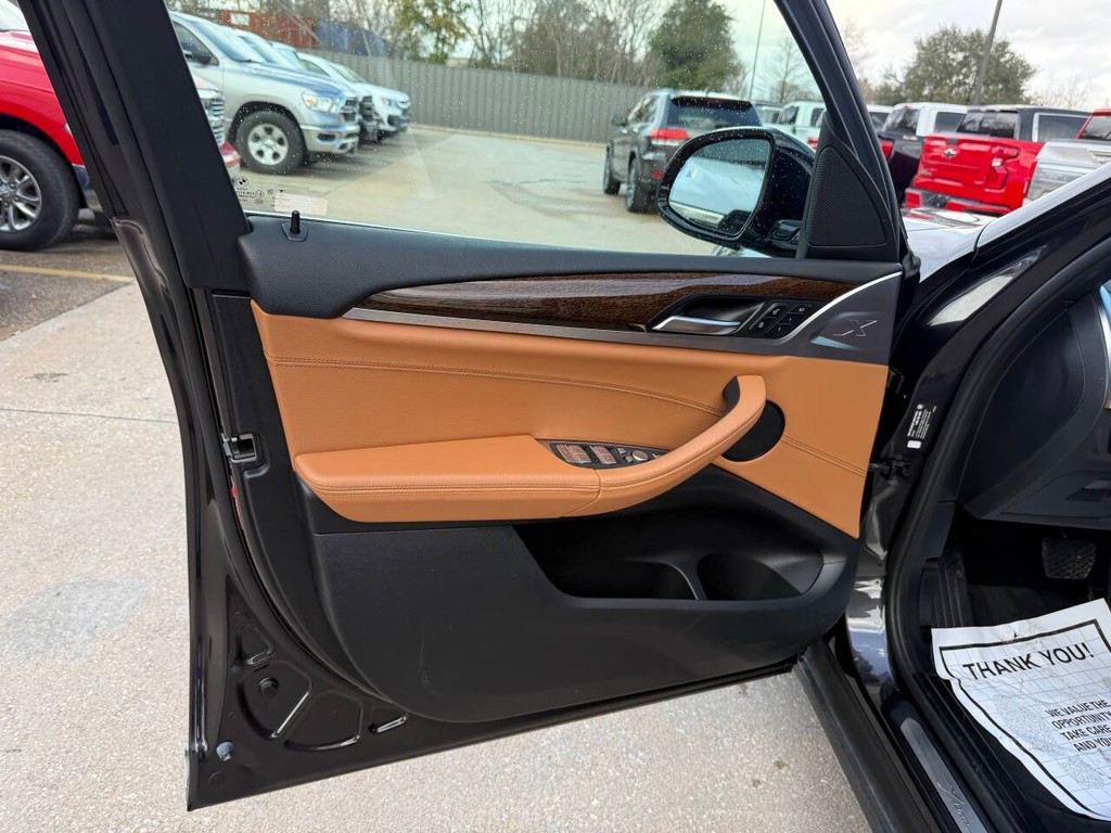 BMW X3 Vehicle Full-screen Gallery Image 08