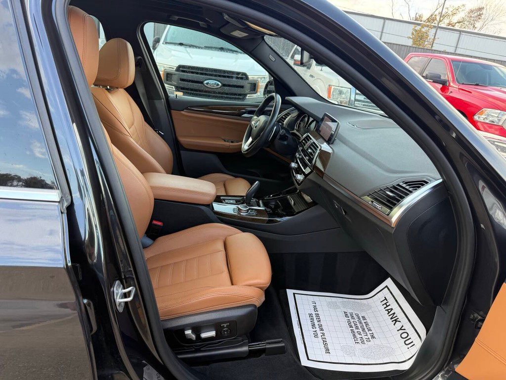 BMW X3 Vehicle Full-screen Gallery Image 10