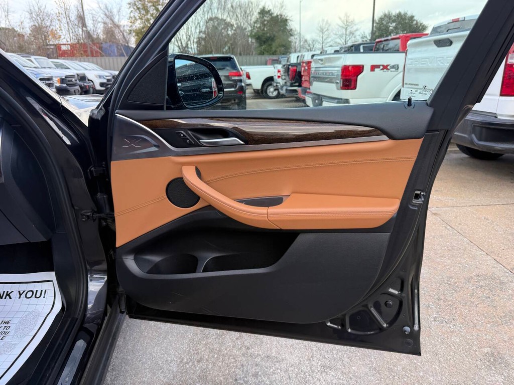 BMW X3 Vehicle Full-screen Gallery Image 11