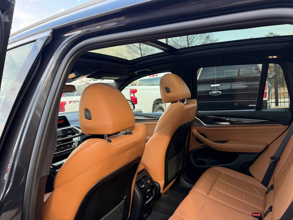 BMW X3 Vehicle Full-screen Gallery Image 12