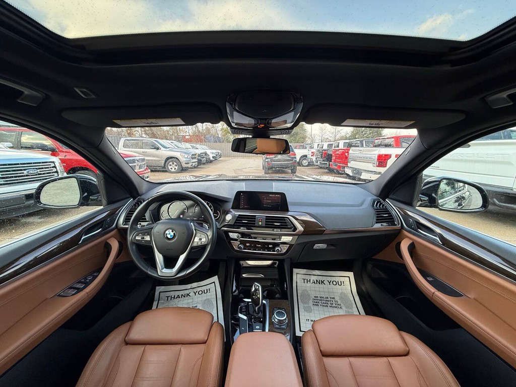 BMW X3 Vehicle Full-screen Gallery Image 18