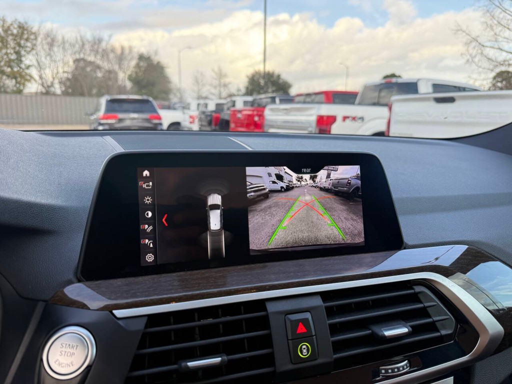 BMW X3 Vehicle Full-screen Gallery Image 22