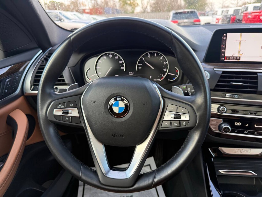 BMW X3 Vehicle Full-screen Gallery Image 23