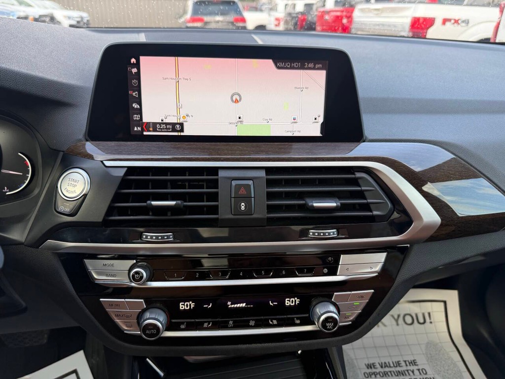 BMW X3 Vehicle Full-screen Gallery Image 25