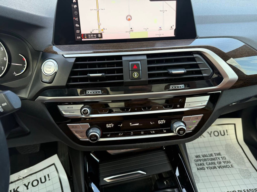 BMW X3 Vehicle Full-screen Gallery Image 28