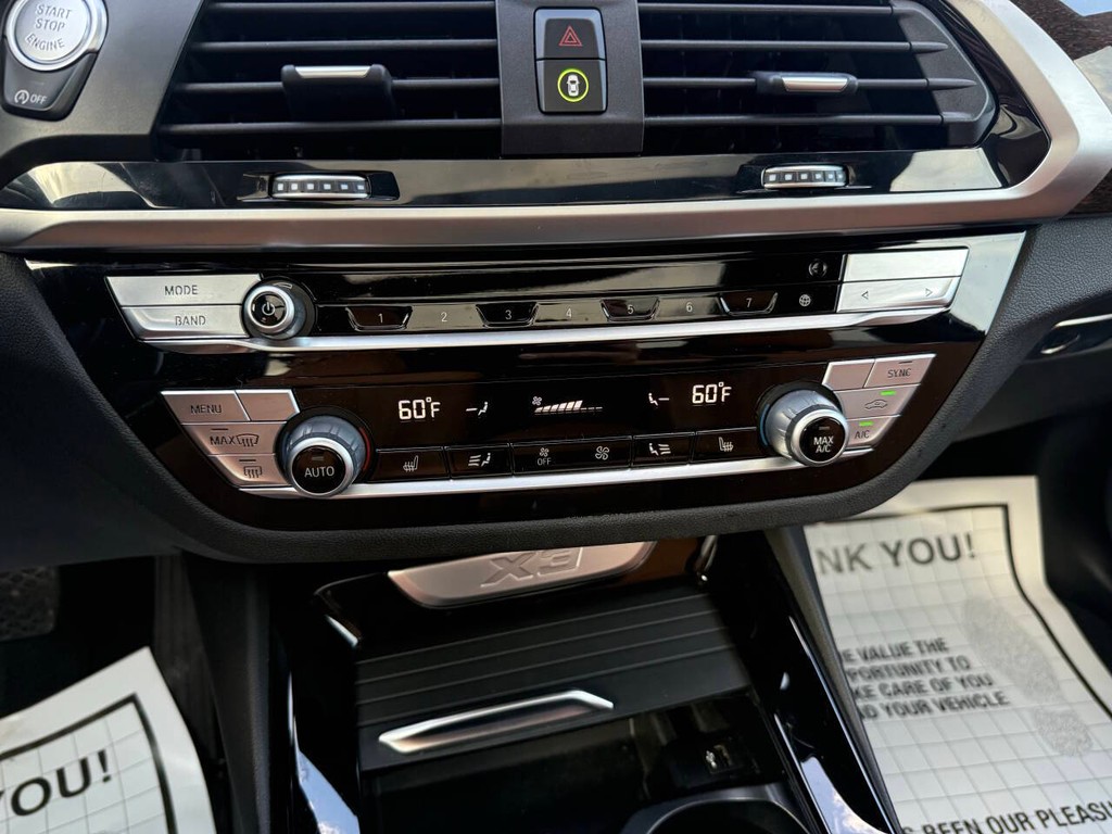 BMW X3 Vehicle Full-screen Gallery Image 30