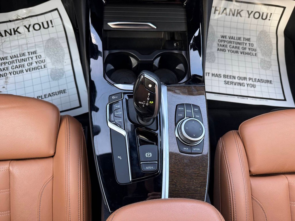 BMW X3 Vehicle Full-screen Gallery Image 31