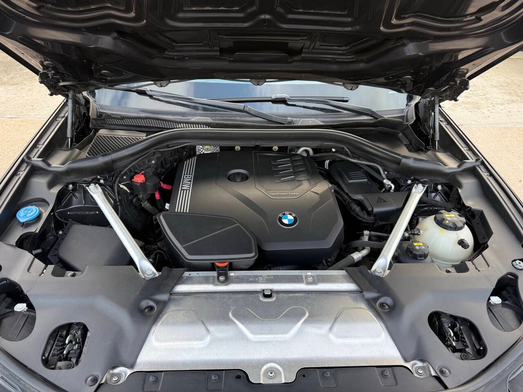 BMW X3 Vehicle Full-screen Gallery Image 35