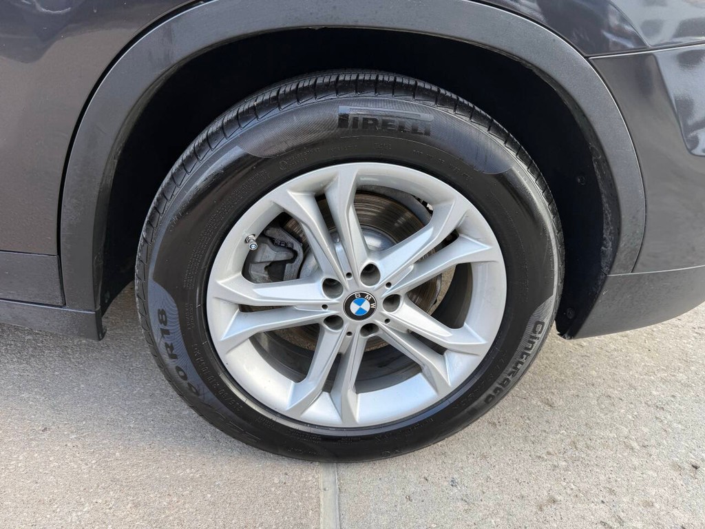 BMW X3 Vehicle Full-screen Gallery Image 37