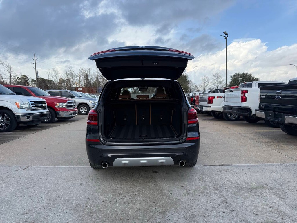 BMW X3 Vehicle Full-screen Gallery Image 38