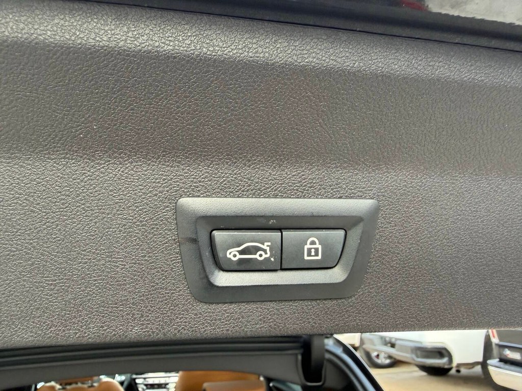 BMW X3 Vehicle Full-screen Gallery Image 39