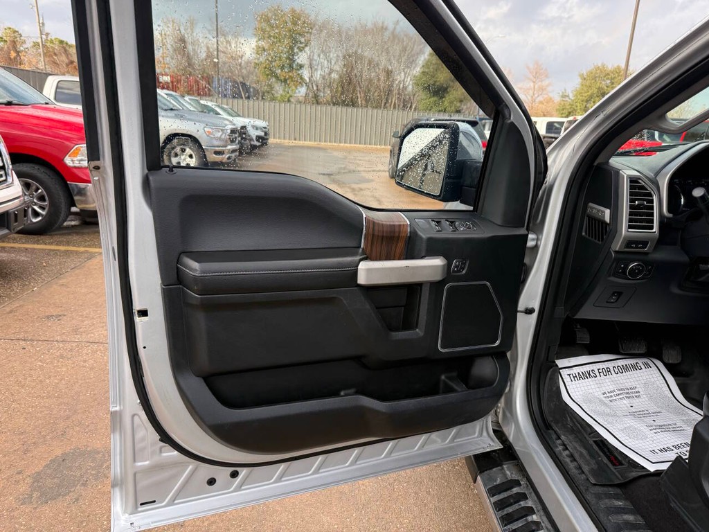 Ford F-150 Vehicle Full-screen Gallery Image 08