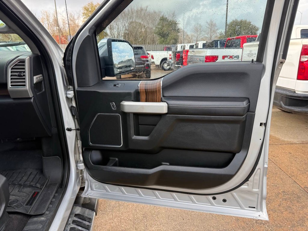 Ford F-150 Vehicle Full-screen Gallery Image 11