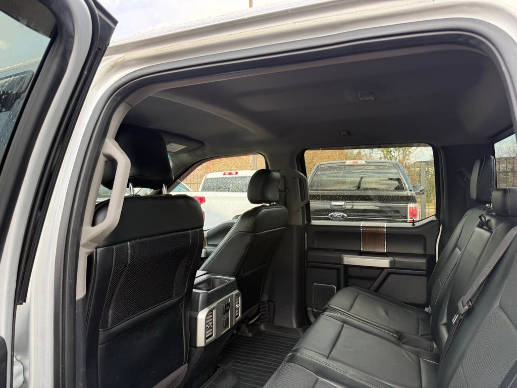 Ford F-150 Vehicle Full-screen Gallery Image 12