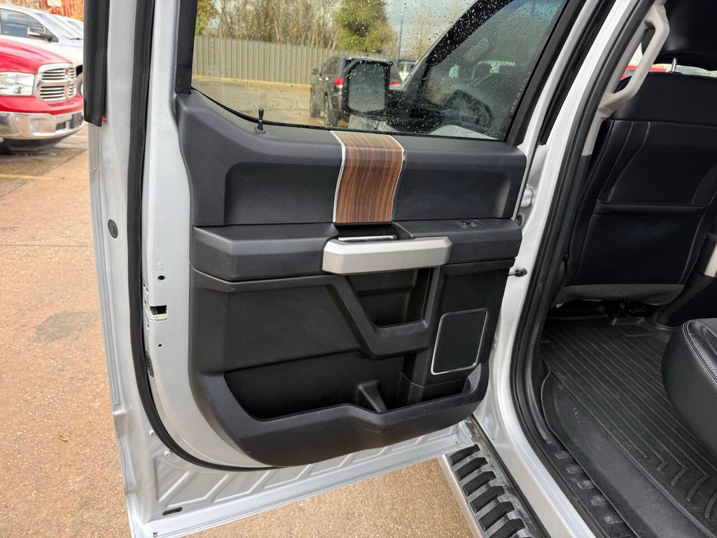 Ford F-150 Vehicle Full-screen Gallery Image 14