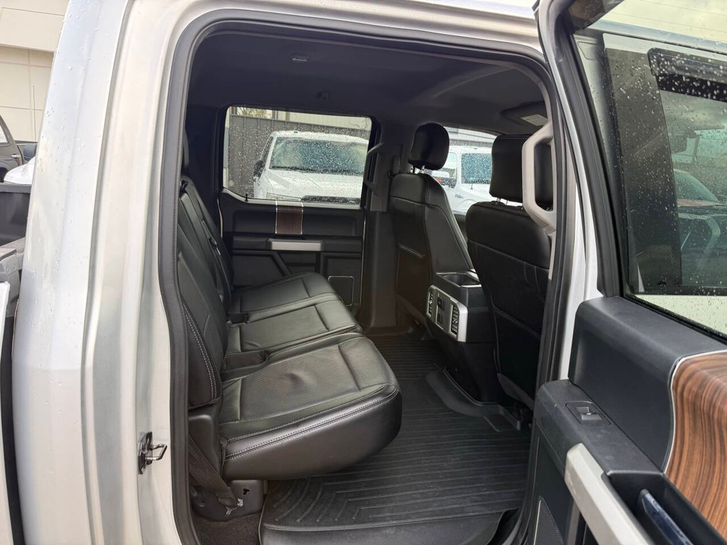 Ford F-150 Vehicle Full-screen Gallery Image 15