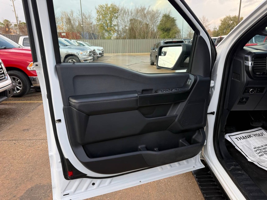 Ford F-150 Vehicle Full-screen Gallery Image 08