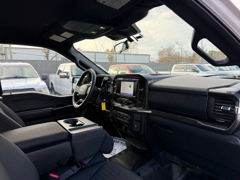 Ford F-150 Vehicle Full-screen Gallery Image 09