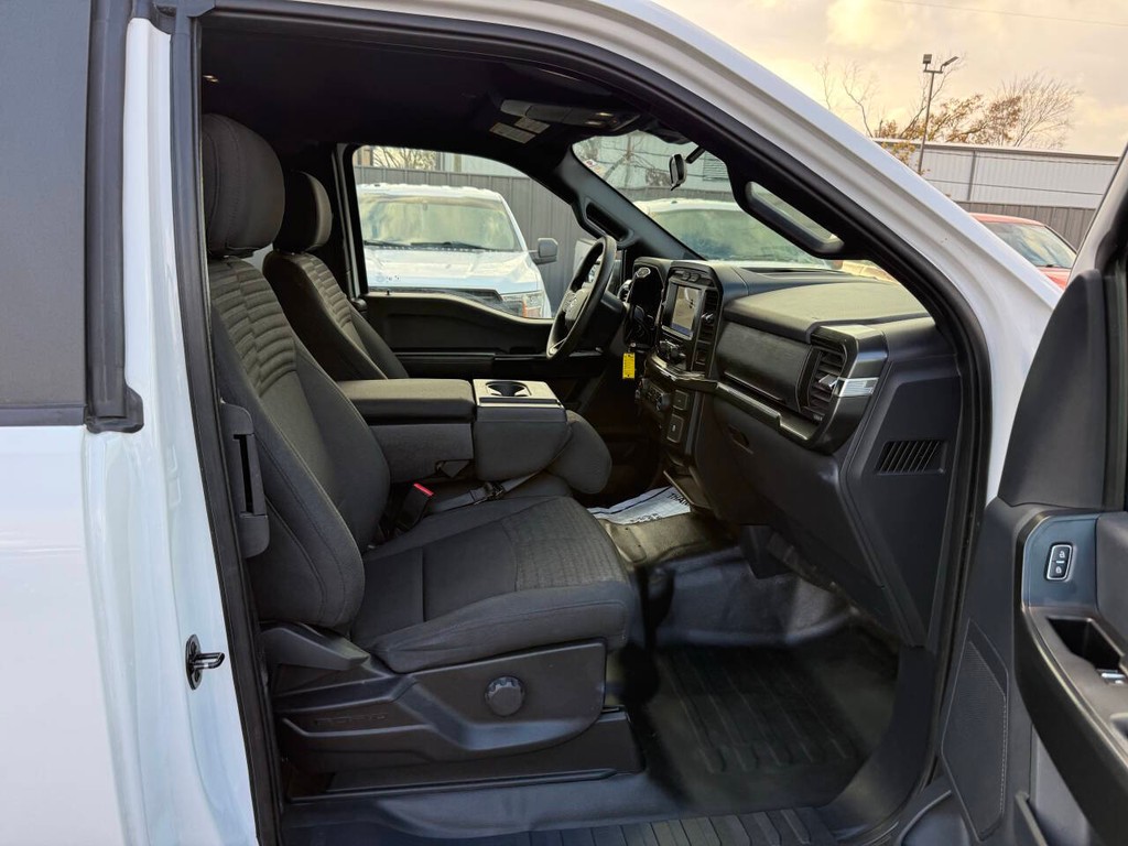 Ford F-150 Vehicle Full-screen Gallery Image 10