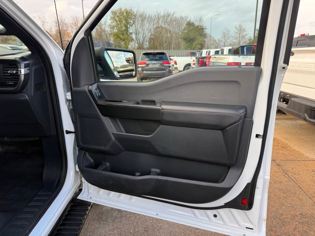 Ford F-150 Vehicle Full-screen Gallery Image 11