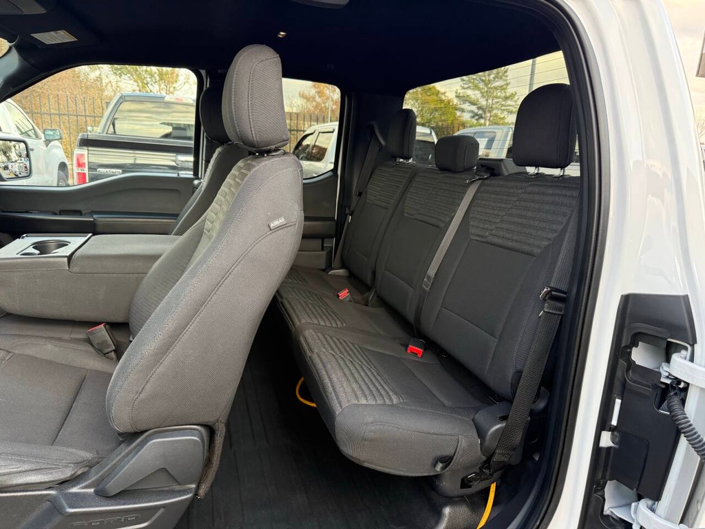 Ford F-150 Vehicle Full-screen Gallery Image 12