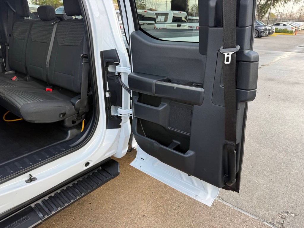 Ford F-150 Vehicle Full-screen Gallery Image 13