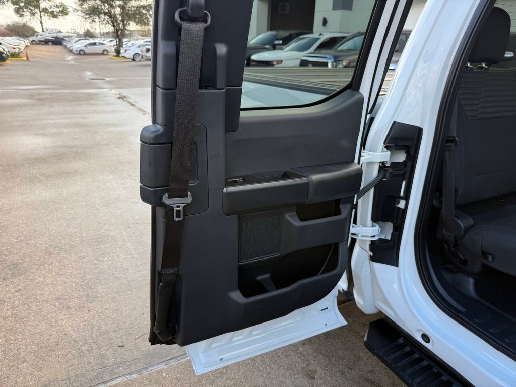 Ford F-150 Vehicle Full-screen Gallery Image 15