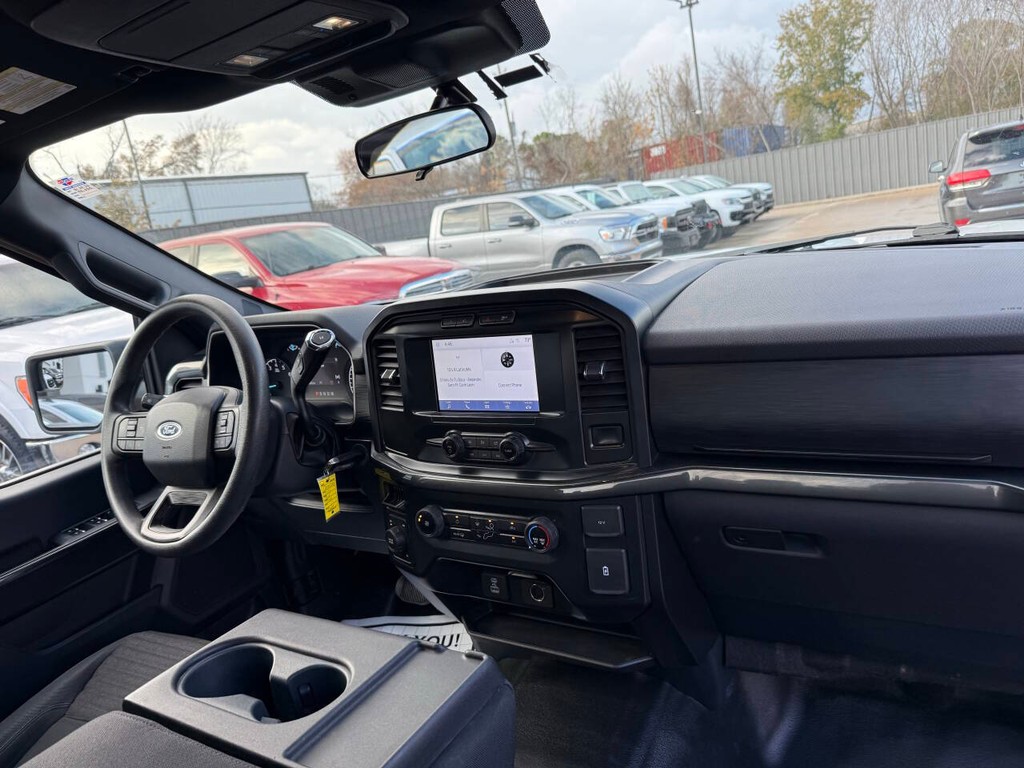 Ford F-150 Vehicle Full-screen Gallery Image 16