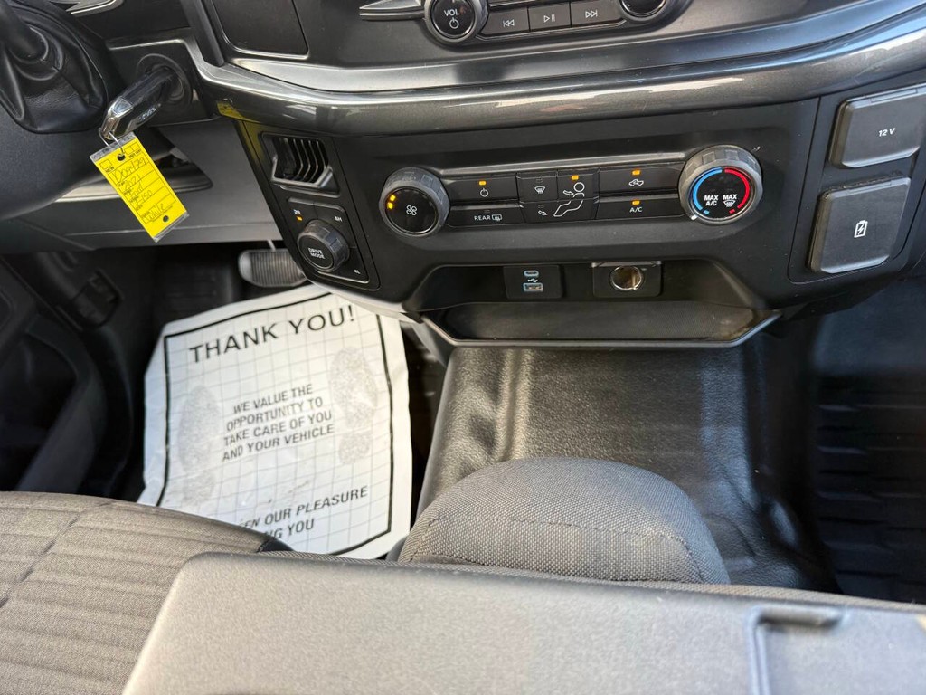 Ford F-150 Vehicle Full-screen Gallery Image 26