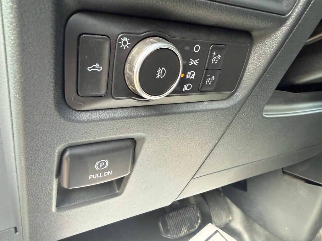 Ford F-150 Vehicle Full-screen Gallery Image 27