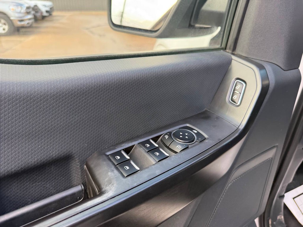 Ford F-150 Vehicle Full-screen Gallery Image 28