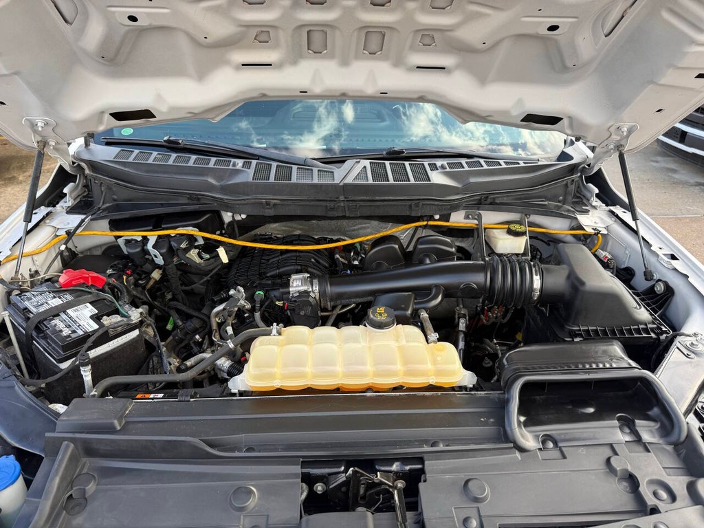 Ford F-150 Vehicle Full-screen Gallery Image 32