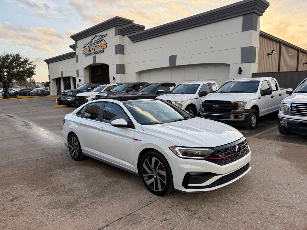 Volkswagen Jetta GLI Vehicle Full-screen Gallery Image 02