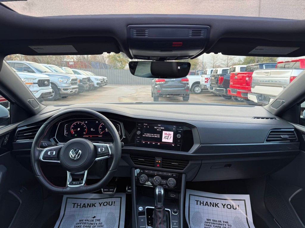 Volkswagen Jetta GLI Vehicle Full-screen Gallery Image 17