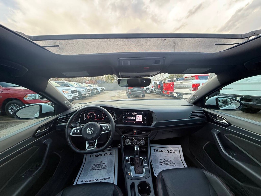 Volkswagen Jetta GLI Vehicle Full-screen Gallery Image 18