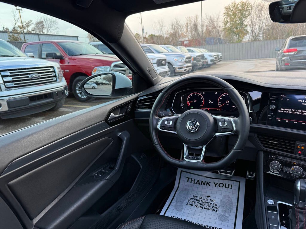 Volkswagen Jetta GLI Vehicle Full-screen Gallery Image 19