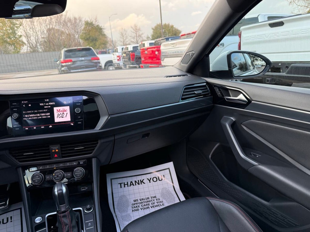 Volkswagen Jetta GLI Vehicle Full-screen Gallery Image 20