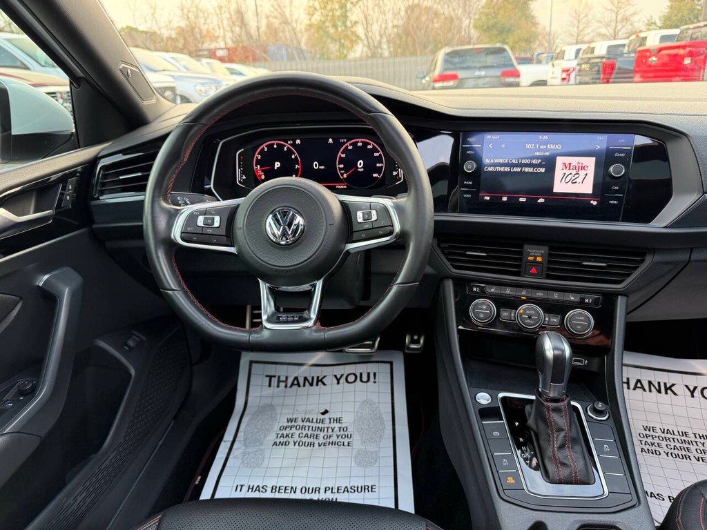 Volkswagen Jetta GLI Vehicle Full-screen Gallery Image 21