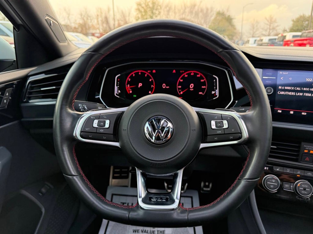 Volkswagen Jetta GLI Vehicle Full-screen Gallery Image 22