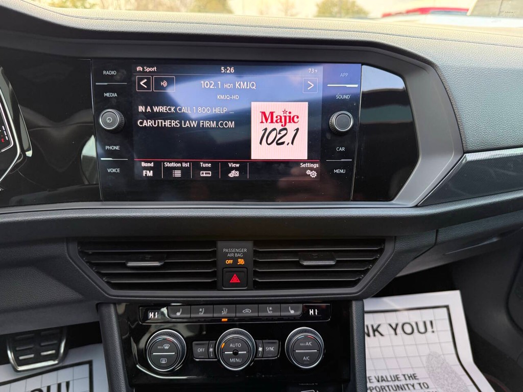 Volkswagen Jetta GLI Vehicle Full-screen Gallery Image 24