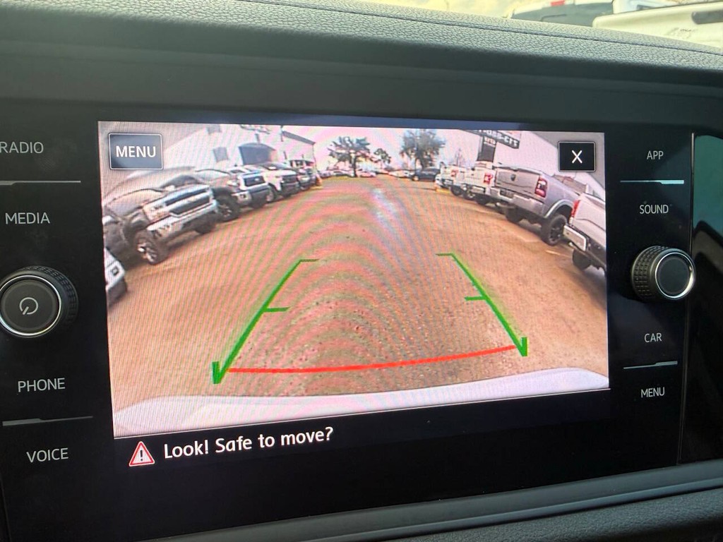 Volkswagen Jetta GLI Vehicle Full-screen Gallery Image 26