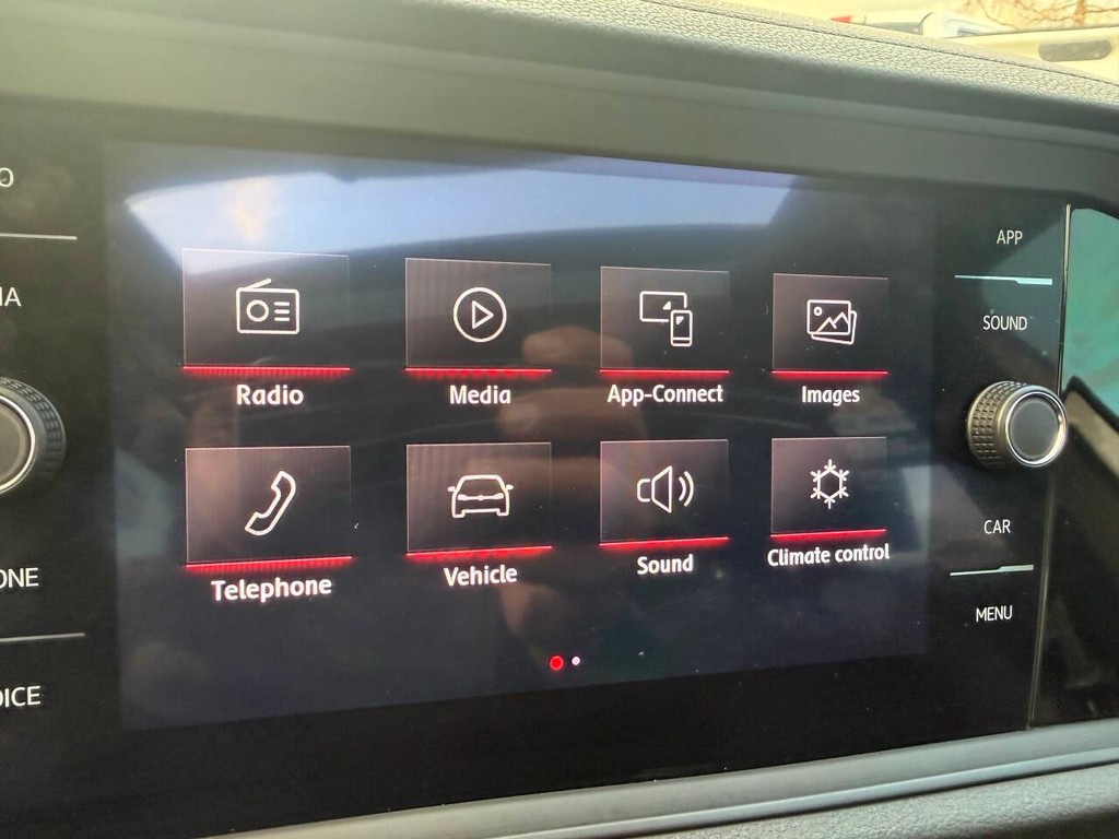 Volkswagen Jetta GLI Vehicle Full-screen Gallery Image 27