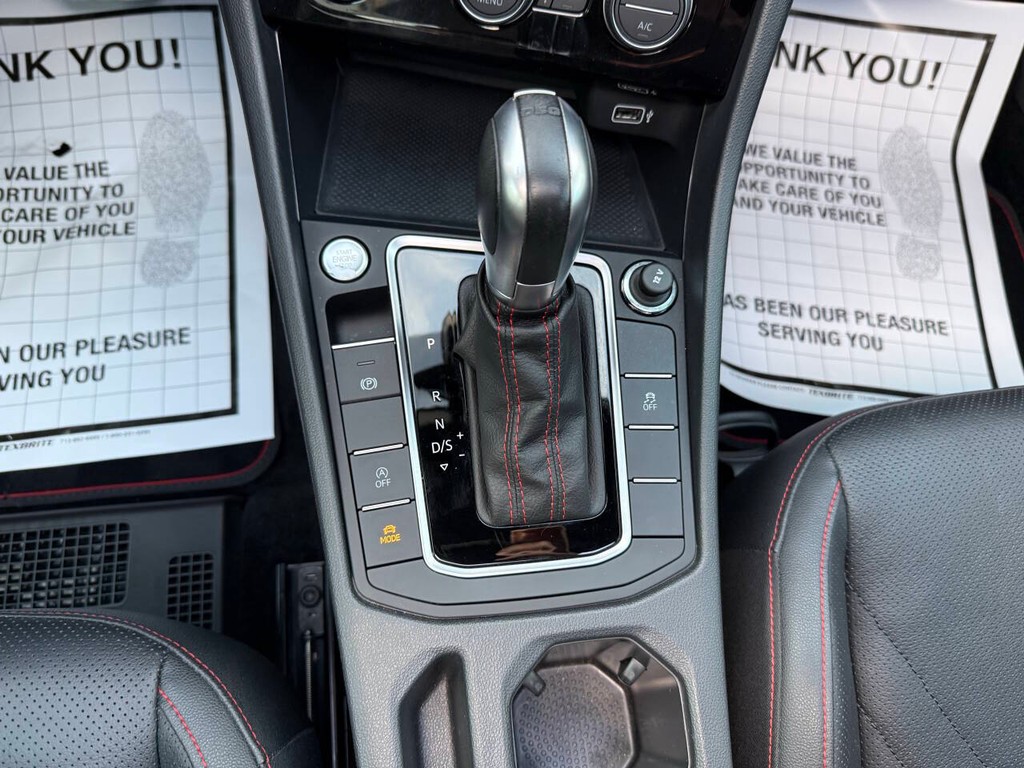 Volkswagen Jetta GLI Vehicle Full-screen Gallery Image 29