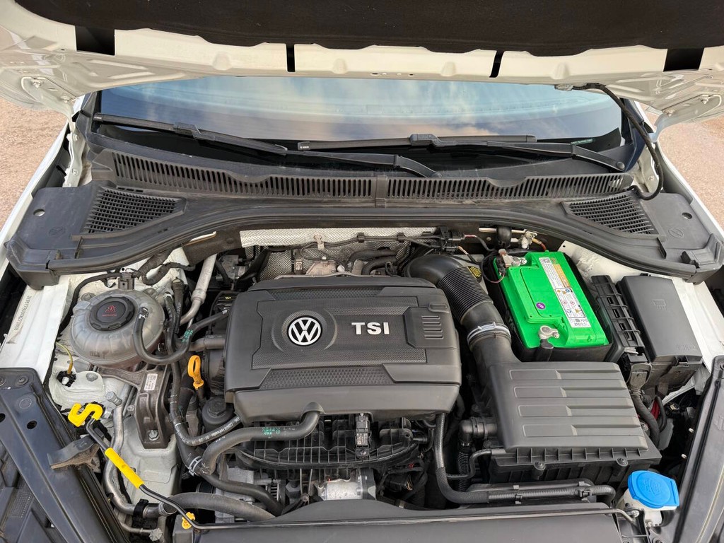Volkswagen Jetta GLI Vehicle Full-screen Gallery Image 34