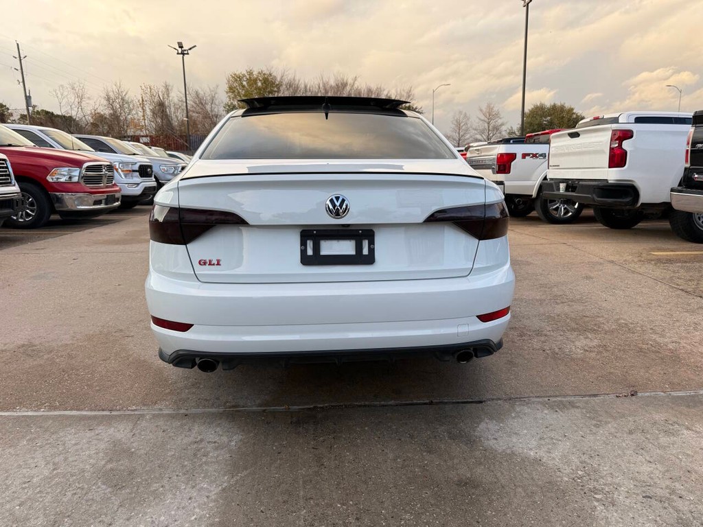 Volkswagen Jetta GLI Vehicle Full-screen Gallery Image 38