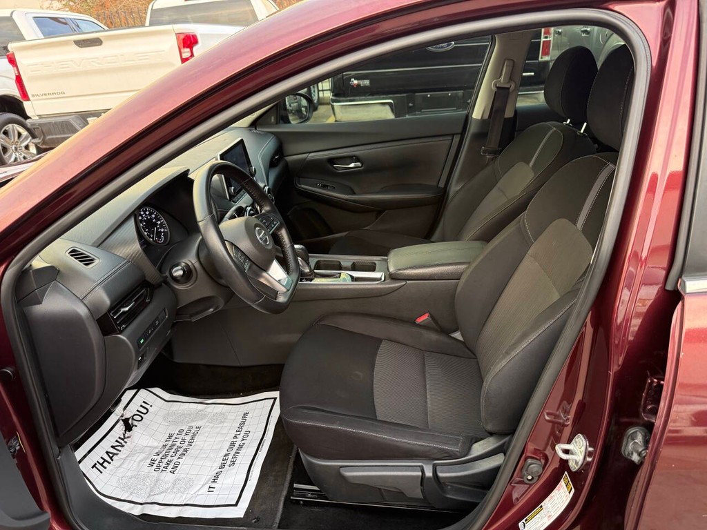 Nissan Sentra Vehicle Full-screen Gallery Image 07