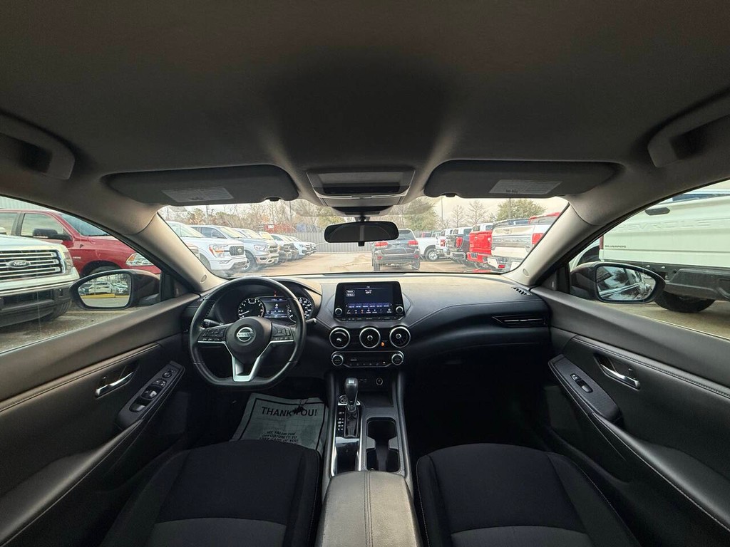 Nissan Sentra Vehicle Full-screen Gallery Image 18