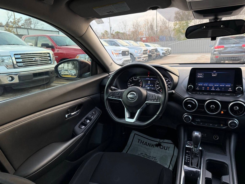 Nissan Sentra Vehicle Full-screen Gallery Image 19